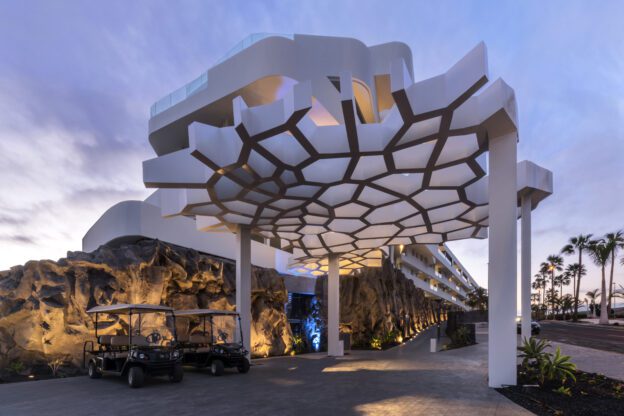 Entrada suites entrance