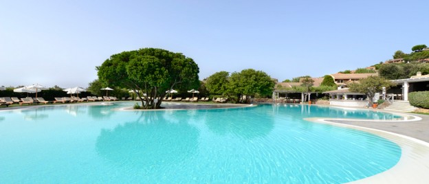 CLR_VILLAGE_CLUB-HOUSE-POOL